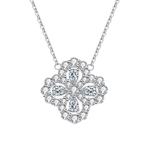 Collier trèfle en argent S925 avec pierres moissanite taille poire et pendentif halo