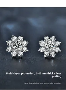 Gros plan sur les boucles d'oreilles tournesol en argent S925 avec moissanite pure