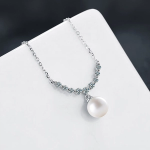 Collier en argent sterling S925 avec pendentif sourire en moissanite et perle blanche pure