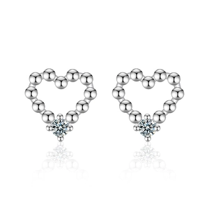 Minimalist S925 sterling silver heart-shaped stud earrings with sparkling moissanite stone