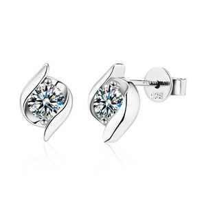 Élégantes boucles d'oreilles S925 en argent sterling et moissanite avec pierres rondes