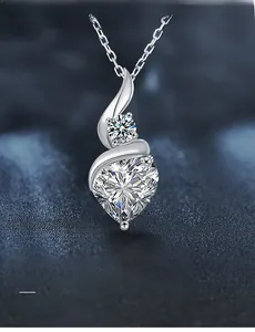 Macro detail of S925 silver heart pendant showing 3EX cut and 58 sparkling facets
