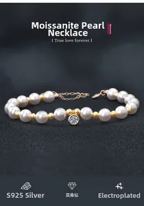Dettaglio del bracciale in argento S925 con moissanite, perle e accenti in oro