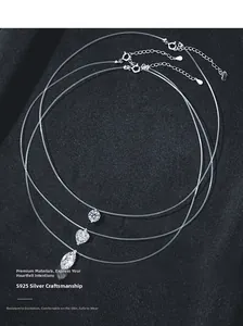 Gros plan de pendentifs en argent S925 de formes ronde, coeur et marquise épurées