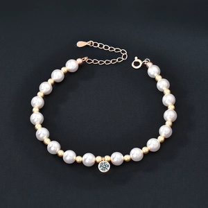 Elegante bracciale di perle e moissanite in argento S925 con perle dorate su pelle nera