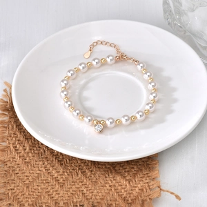 Elegante bracciale di perle moissanite in argento S925 con perle d'oro su vassoio