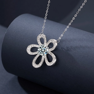 Élégant collier tournesol en argent sterling S925 avec pendentif moissanite brillant