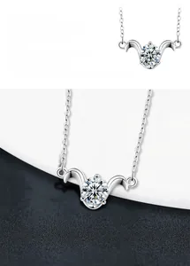 Détail du pendentif Bélier en argent sterling S925 avec une pierre de moissanite brillante