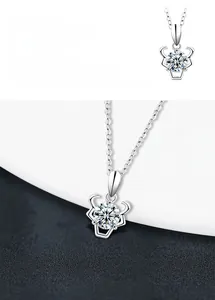 Vue détaillée du pendentif zodiaque Taureau en argent S925 avec pierre de moissanite