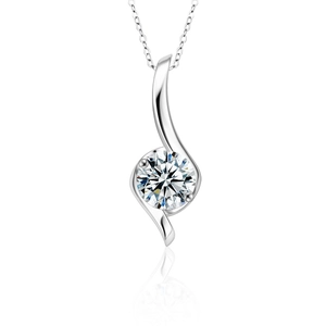 Elegante S925 Sterlingsilber Moissanit-Halskette mit S-förmigem Anhänger auf weißem Grund