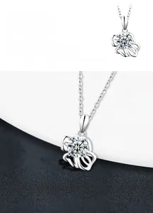 Macro du pendentif signe Lion en argent S925 avec une pierre précieuse en moissanite