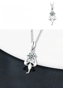 Détail du pendentif Scorpion en argent S925 avec moissanite et queue de scorpion abstraite