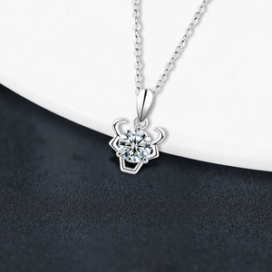 Collier Taureau en argent S925 avec pendentif en moissanite sur une chaîne maille jante