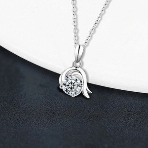 Élégant collier zodiaque en argent sterling S925 avec pendentif moissanite rond