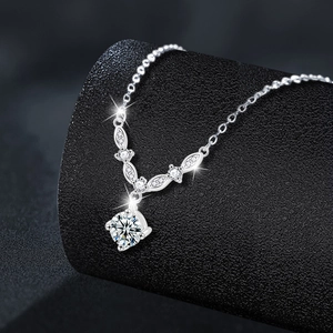 Funkelnde S925 Sterlingsilber Moissanit-Halskette mit rundem Solitär-Anhänger für Damen