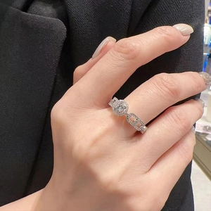 Elegant S925 sterling silver moissanite halo ring featuring a geometric link design