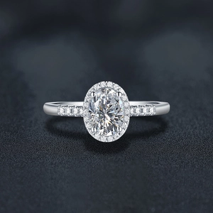 Bague halo en argent S925 avec moissanite de coupe ovale et anneau serti de diamants