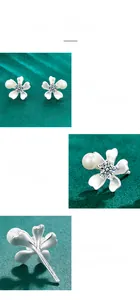 Gros plan de boucles d'oreilles orchidée en argent S925 avec moissanite et perles