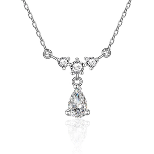 Collier avec pendentif goutte en moissanite en argent 925 avec détails de gland élégant