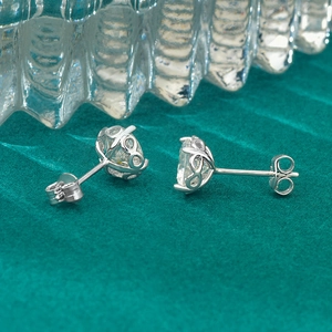 Klassische Ohrstecker aus S925 Sterlingsilber mit brillantem runden Moissanit-Stein