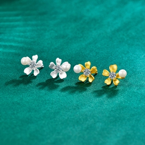 Boucles d'oreilles orchidée en argent S925 avec moissanite et perles en doré et argenté