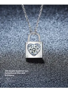 Detail der S925 Silber Herzschloss-Halskette mit 3EX Moissanit und 58 Facetten