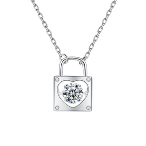 S925 Silber Herzschloss-Halskette mit tanzendem Moissanit-Anhänger an einer O-Kette