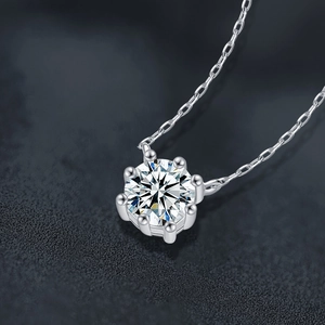 Collana in argento sterling S925 con moissanite e ciondolo a corona a otto griffe
