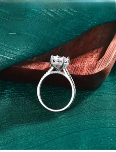 Details zum 3EX-Schliff Moissanit-Ring mit 58 Facetten und Hidden Halo Design