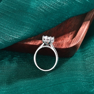 Klassischer S925 Sterlingsilber Ring mit großem runden Moissanit Solitär in Sechskantfassung