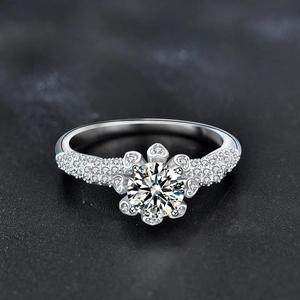 Bague bouquet de coeur luxueuse en argent S925 avec Moissanite et sertissage pavé
