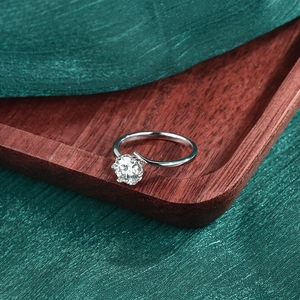 Classic 925 sterling silver snowflake ring with brilliant round moissanite on green fabric