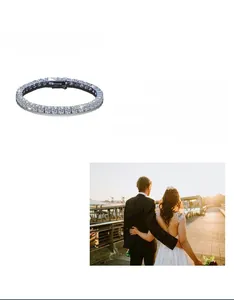 Dettaglio del bracciale tennis in argento sterling S925 con pietre di moissanite