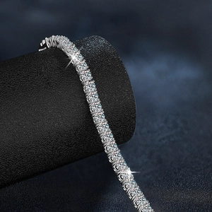 Bracciale tennis scintillante in argento sterling S925 con moissanite su espositore nero