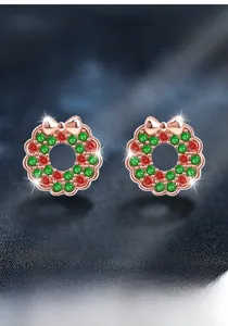 Detail of Christmas wreath earrings in rose gold s925 silver with red green gems