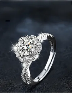 Macro d'une bague halo en argent 925 avec moissanite taille 3EX et anneau torsadé