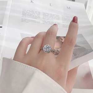 Bague Halo en argent sterling 925 avec moissanite et anneau croisé pavé