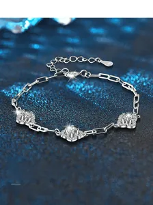 Detailed view of S925 sterling silver four-leaf clover bracelet with zircon inlay