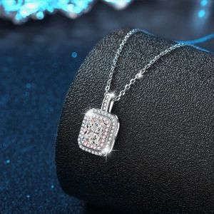 Luxuriöse Halskette aus 925er Sterlingsilber mit rechteckigem Radiant-Cut-Anhänger