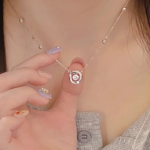 Collier Mobius en argent sterling S925 avec pendentif moissanite dansante pour femme