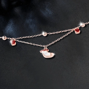 Weihnachtsarmband aus 925er Silber in Roségold mit Perlmuttanhänger und roten Steinen