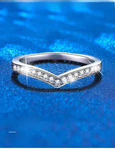Macro shot of V-shaped 925 sterling silver ring with 3EX cut moissanite stones