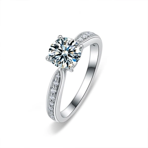Elegant s925 silver ring featuring a classic four-prong set round moissanite centerpiece