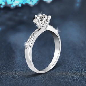 Klassischer Moissanit-Ring aus 925er Sterlingsilber mit Sechs-Krallen-Fassung für Damen