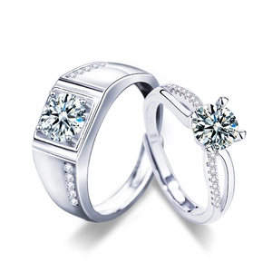 Set di anelli per coppia in argento S925 lucido con pietre centrali in moissanite