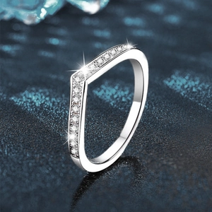 Elegant 925 sterling silver chevron ring featuring a row of sparkling V-shaped moissanite stones