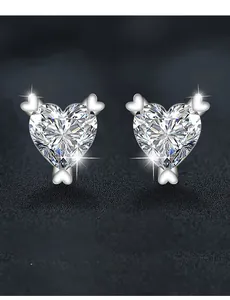 Macro shot of 925 silver heart stud earrings with 58-facet moissanite showing fire effect