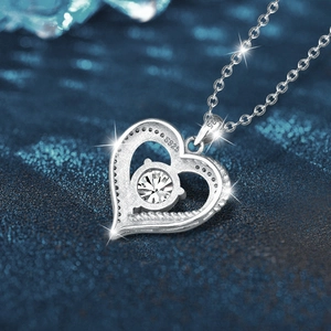 Elegant S925 sterling silver heart pendant necklace with sparkling central zircon stone