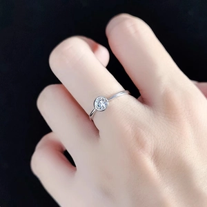 Minimalist 925 sterling silver ring with single round brilliant-cut moissanite stone