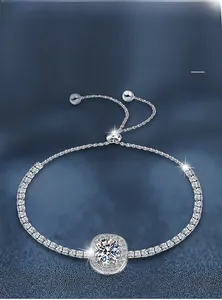 Detail of adjustable 925 silver bracelet featuring a sparkling round moissanite stone